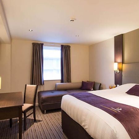 Premier Inn Тринг Екстериор снимка