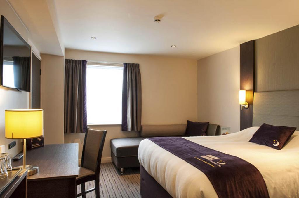 Premier Inn Тринг Екстериор снимка
