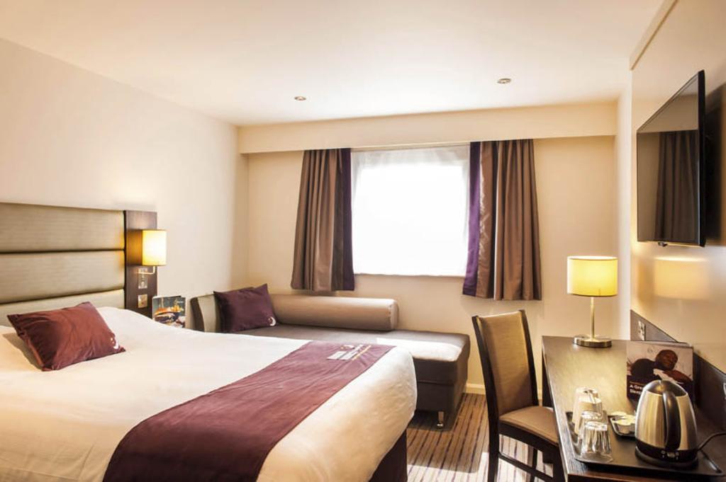 Premier Inn Тринг Екстериор снимка