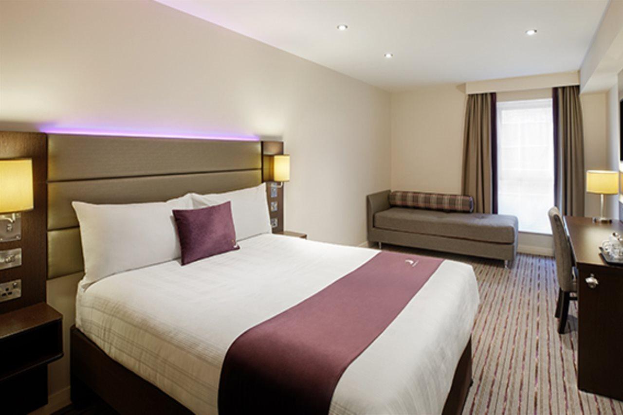 Premier Inn Тринг Екстериор снимка