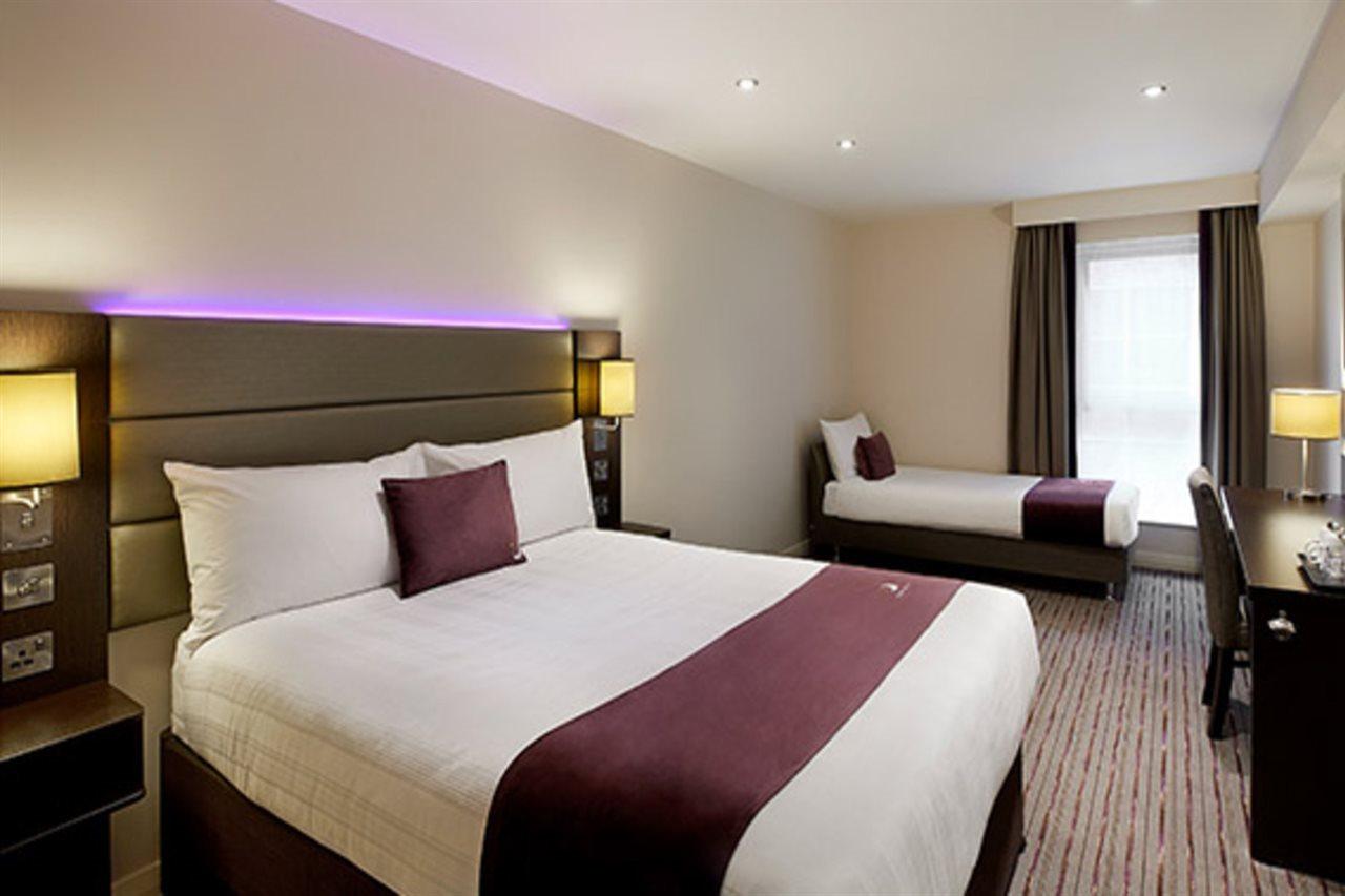 Premier Inn Тринг Екстериор снимка