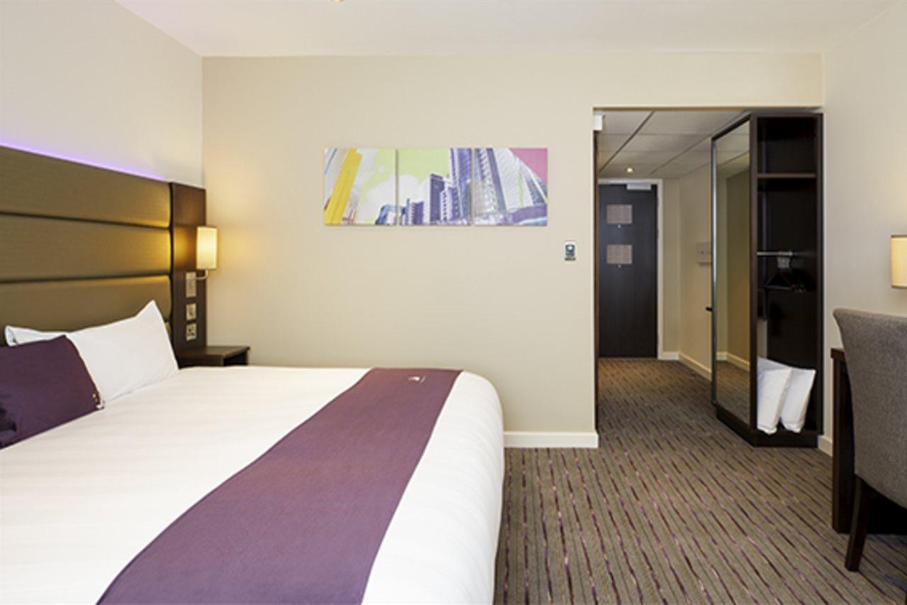 Premier Inn Тринг Екстериор снимка